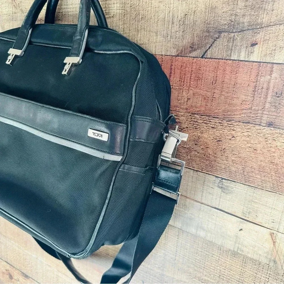 Tumi Elements Computer Laptop Briefcase - Picture 4 of 15